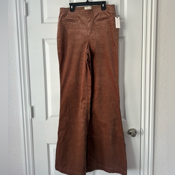 Anthropology Pilcro Pull-On Mid-Rise Velvet Retro Flare Jeans
NWT Sz 29 Tall - Picture 3 of 4